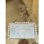 "Arany-fehér epoxi gyanta fedésű gyöngyös táska"#25