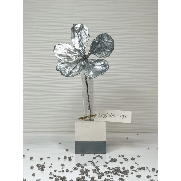 "Anyák napi kocka virágtartó epoxi gyanta virággal ezüst színnel - LEgjobb anya felirattal"#01