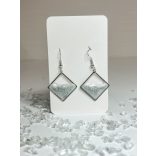 "Ezüst-fehér epoxi gyanta négyzet alakú női elegáns fülbevaló"#6