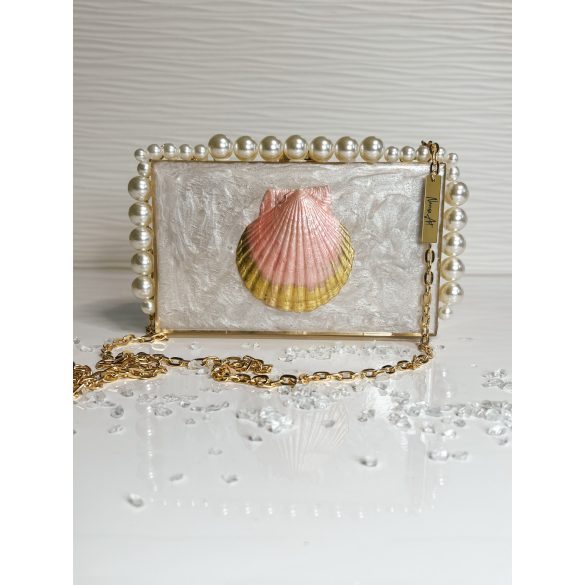 "Arany-rózsaszín epoxi gyanta fedésű, kagyló és gyöngy díszítésű elegáns női clutch táska"#
