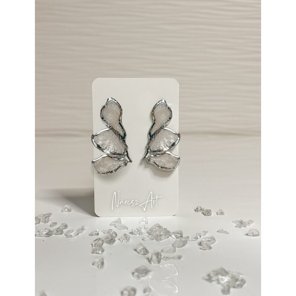 "Fehér-ezüst epoxi gyanta féloldalas virágos fülbevaló"#55