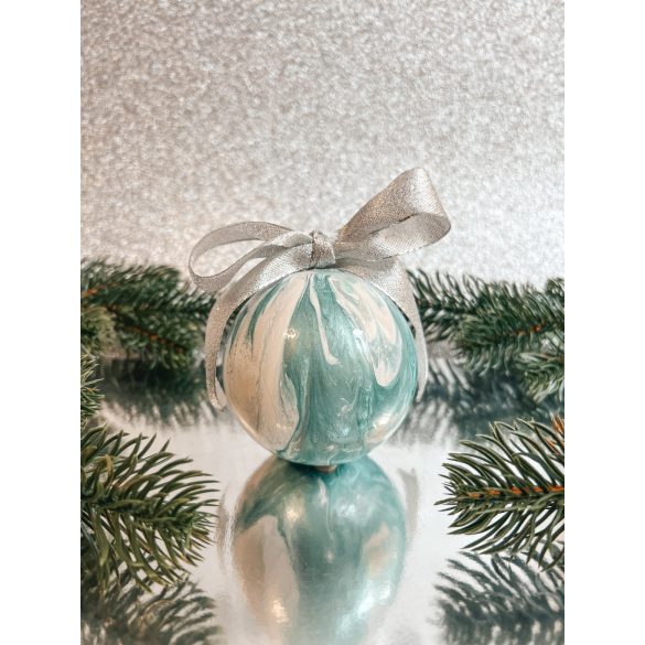 "Mentazöld - fehér metál márványos karácsonyi gömb"#01