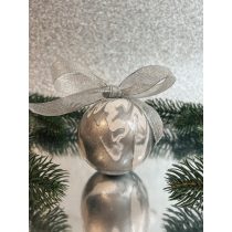   "Ezüst - fehér metál márványos karácsonyi gömb"#03