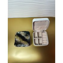   "Fekete-arany-fehér epoxi gyanta fedésű hordozható ékszertartó doboz tökéletes ajándék nőknek"#02